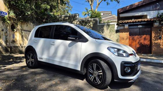VOLKSWAGEN UP 1.0 170 TSI TOTAL FLEX XTREME 4P MANUAL VOLKSWAGEN UP 1.0 170 TSI TOTAL FLEX XTREME 4P MANUAL